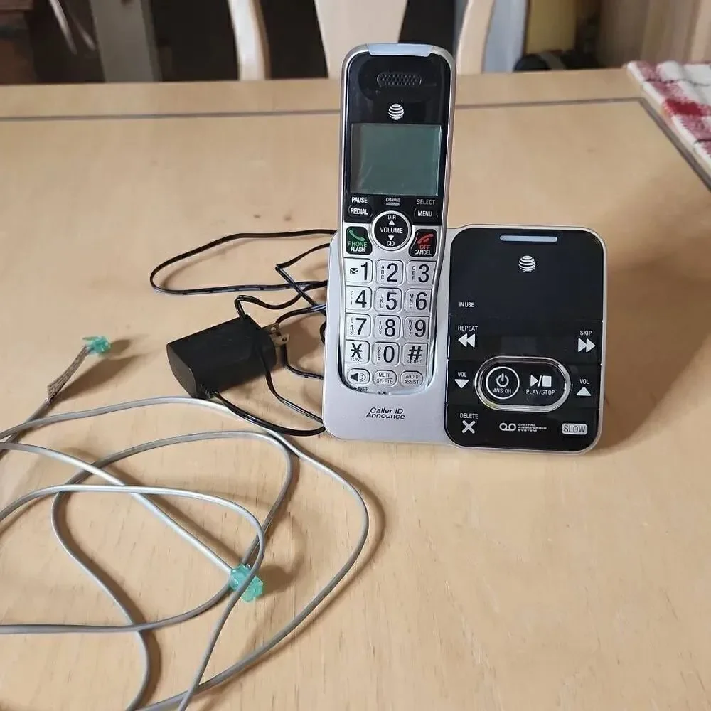 AT&T cordless phone digital answering system  caller id CRL 32102